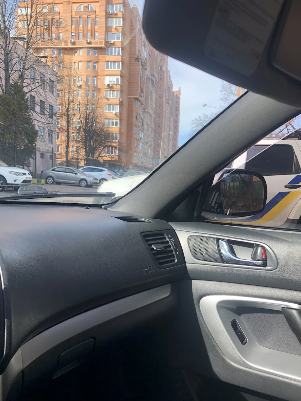 #13 Стійки салону