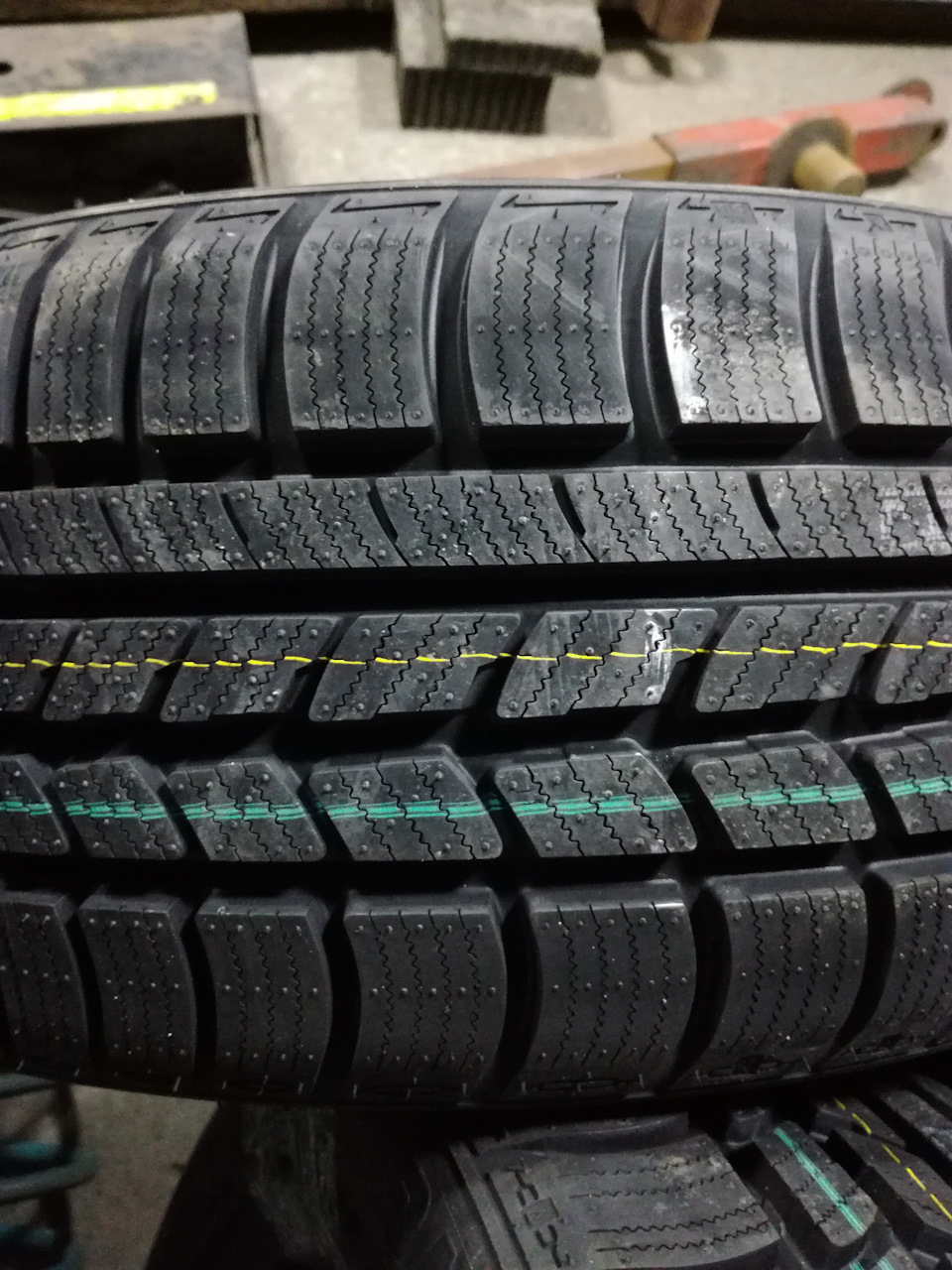 ROADSTONE winguard sport 215/50/17 XL 95V 1