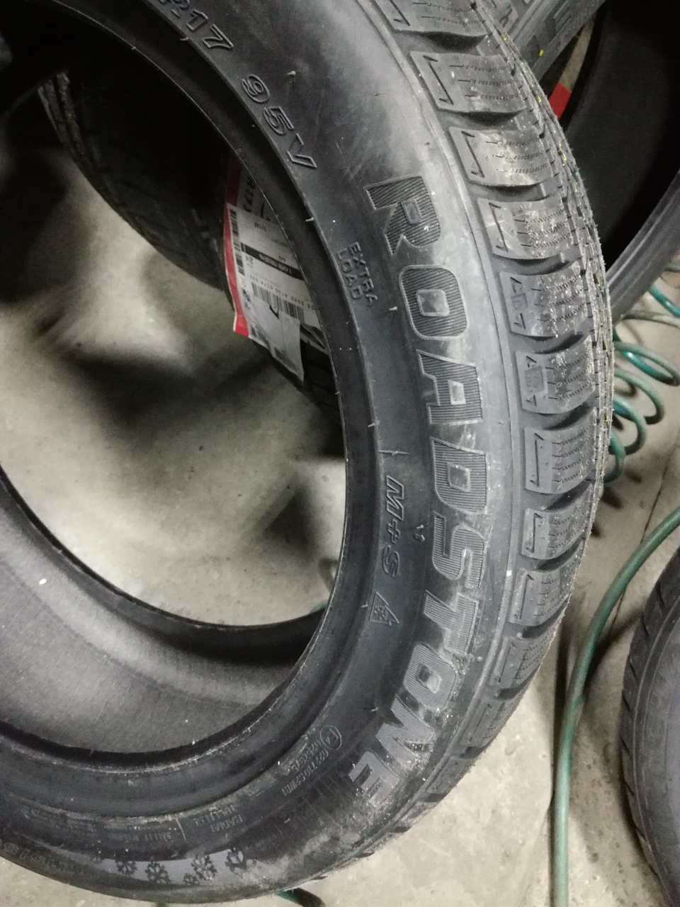 ROADSTONE winguard sport 215/50/17 XL 95V 2