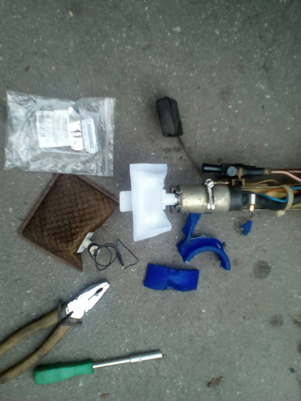 Про дружбу силікону з бензином 3