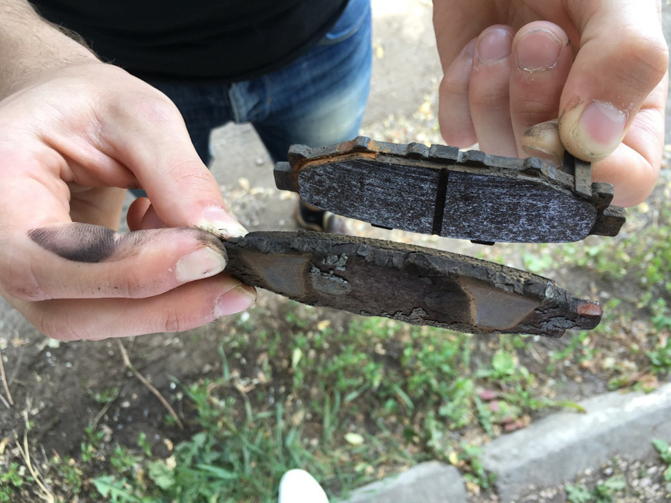Заміна гальмівних колодок. 1