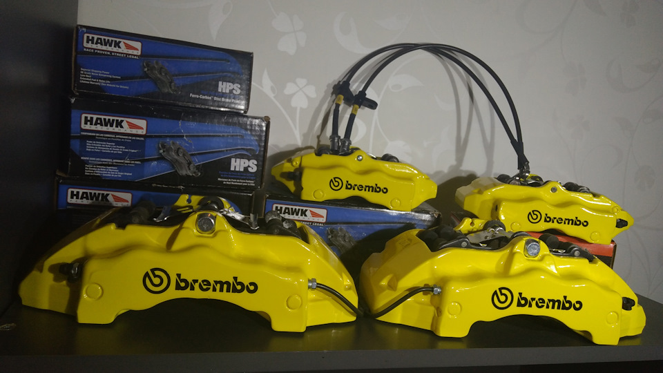 Суппорта Brembo 6+4pot на Subaru Leone 4