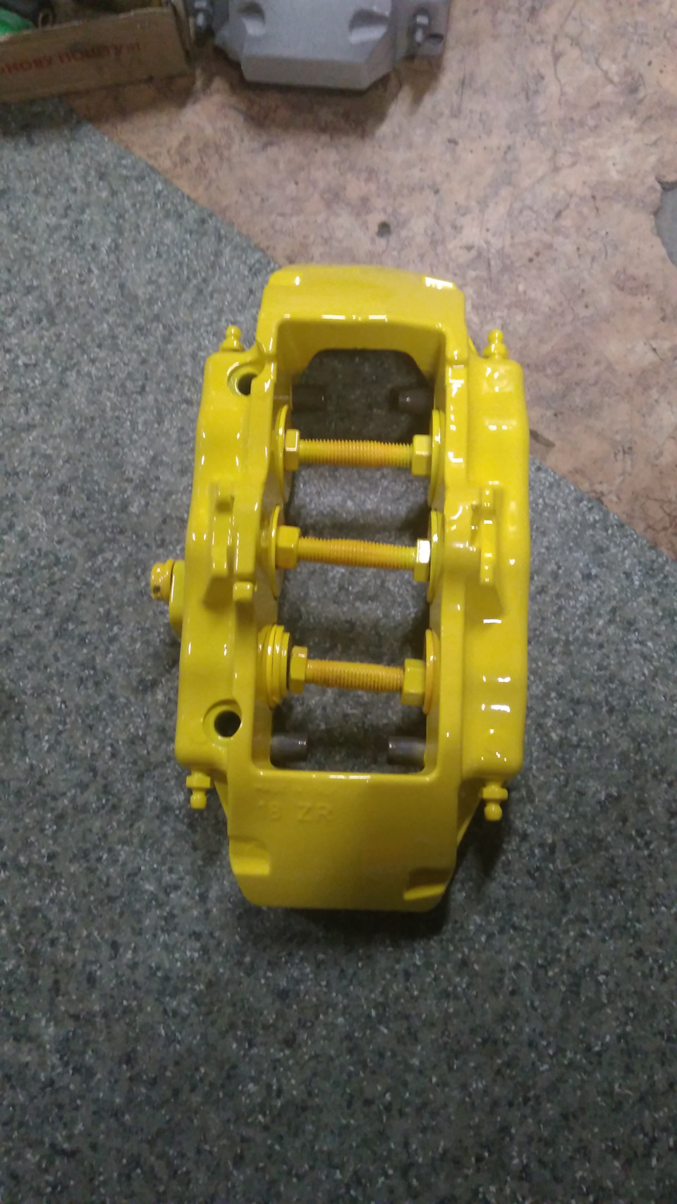 Суппорта Brembo 6+4pot на Subaru Leone 3