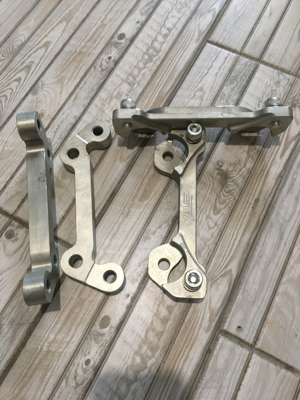Brembo 4POT адаптери передня вісь і Subaru 2POT задня вісь адаптери. 3