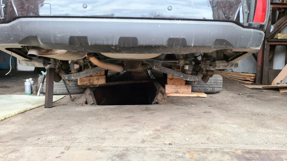 Реставрація кульових опор заднього верхнього важеля Subaru Outback 2010