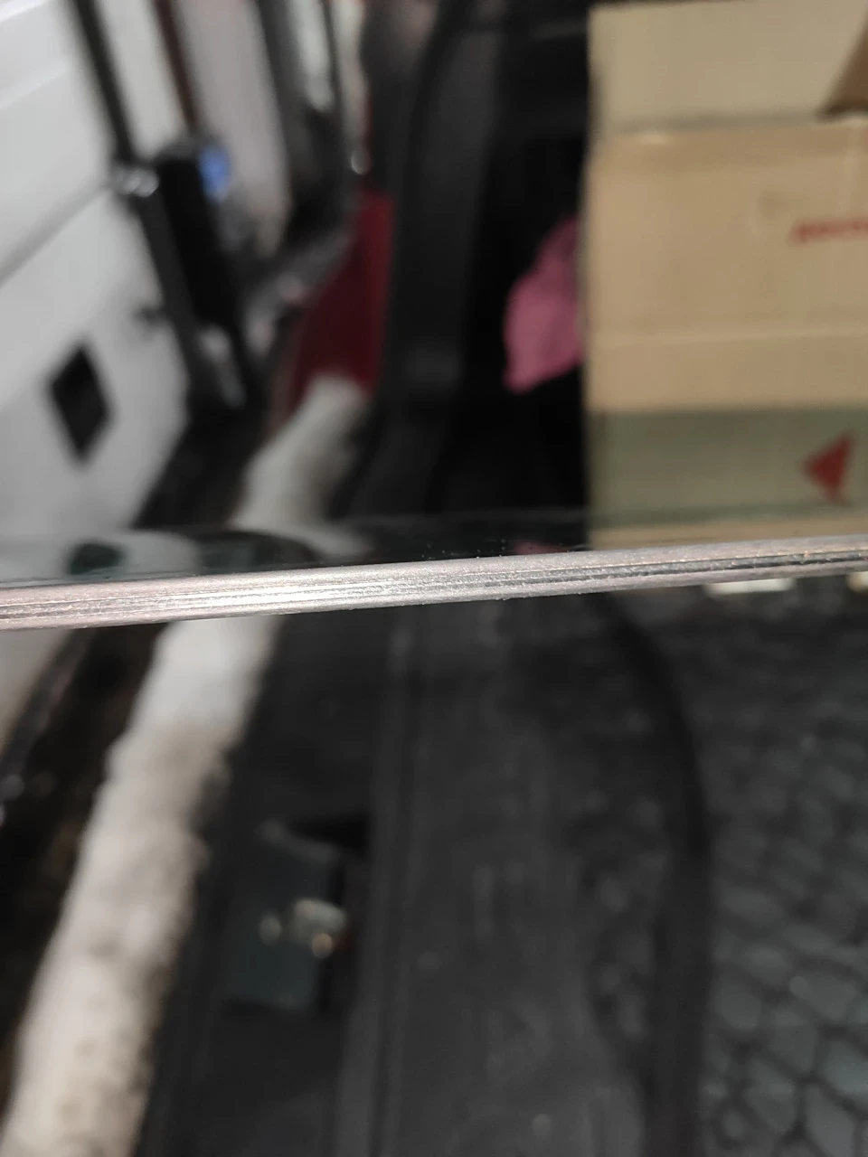 Ставимо подвійне ламіноване скло у дверях Subaru Outback