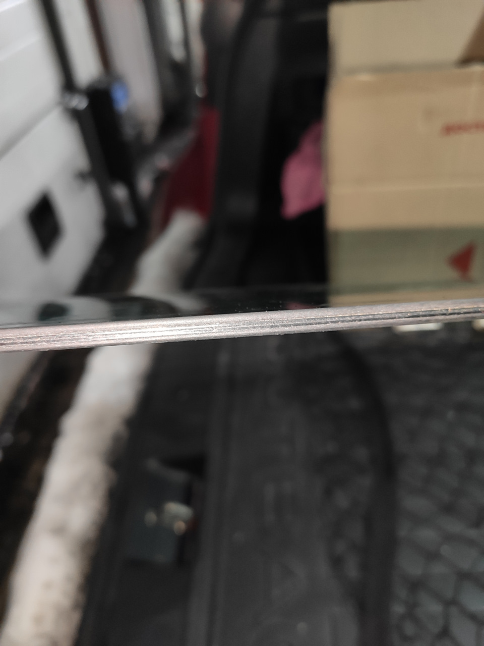 Ставимо подвійне ламіноване скло у дверях Subaru Outback 1