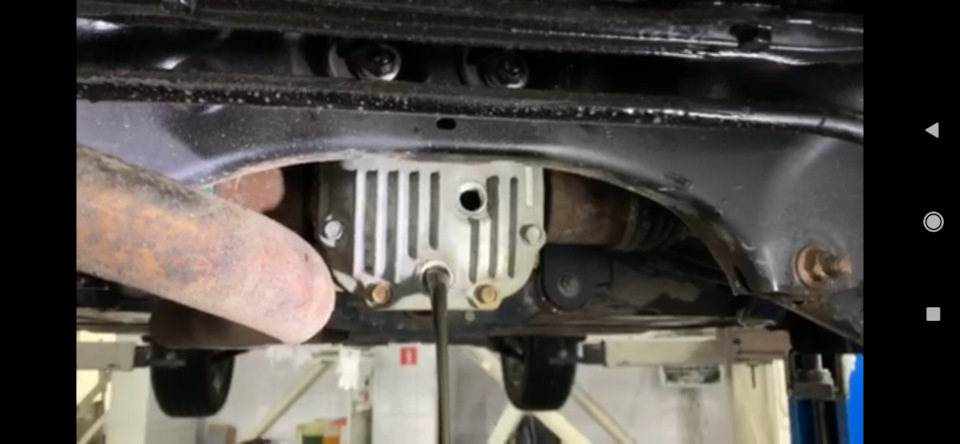 Заміна рідини CVT та мастила в обох редукторах у офіціалів 1