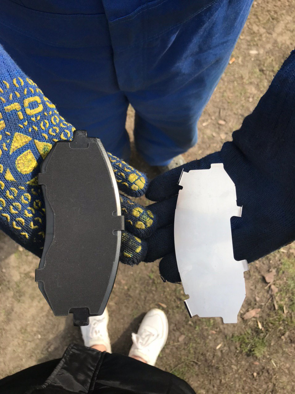 Заміна передніх гальмівних дисків та колодок 4