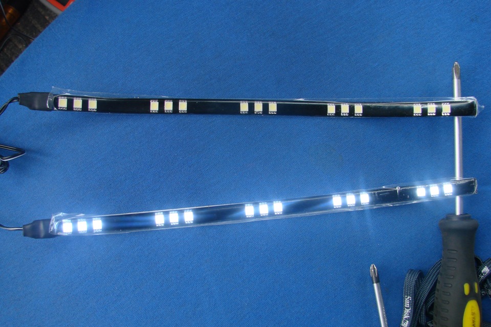 LED підсвічування ніг салону 2