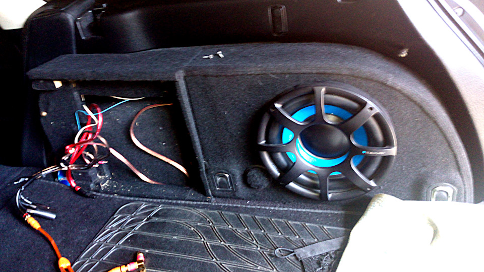 Підсилювач Blaupunkt VA275 замість pioneer 1