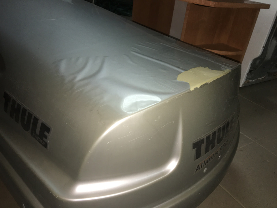 Бокс Thule, лущиться рідна фарба 1