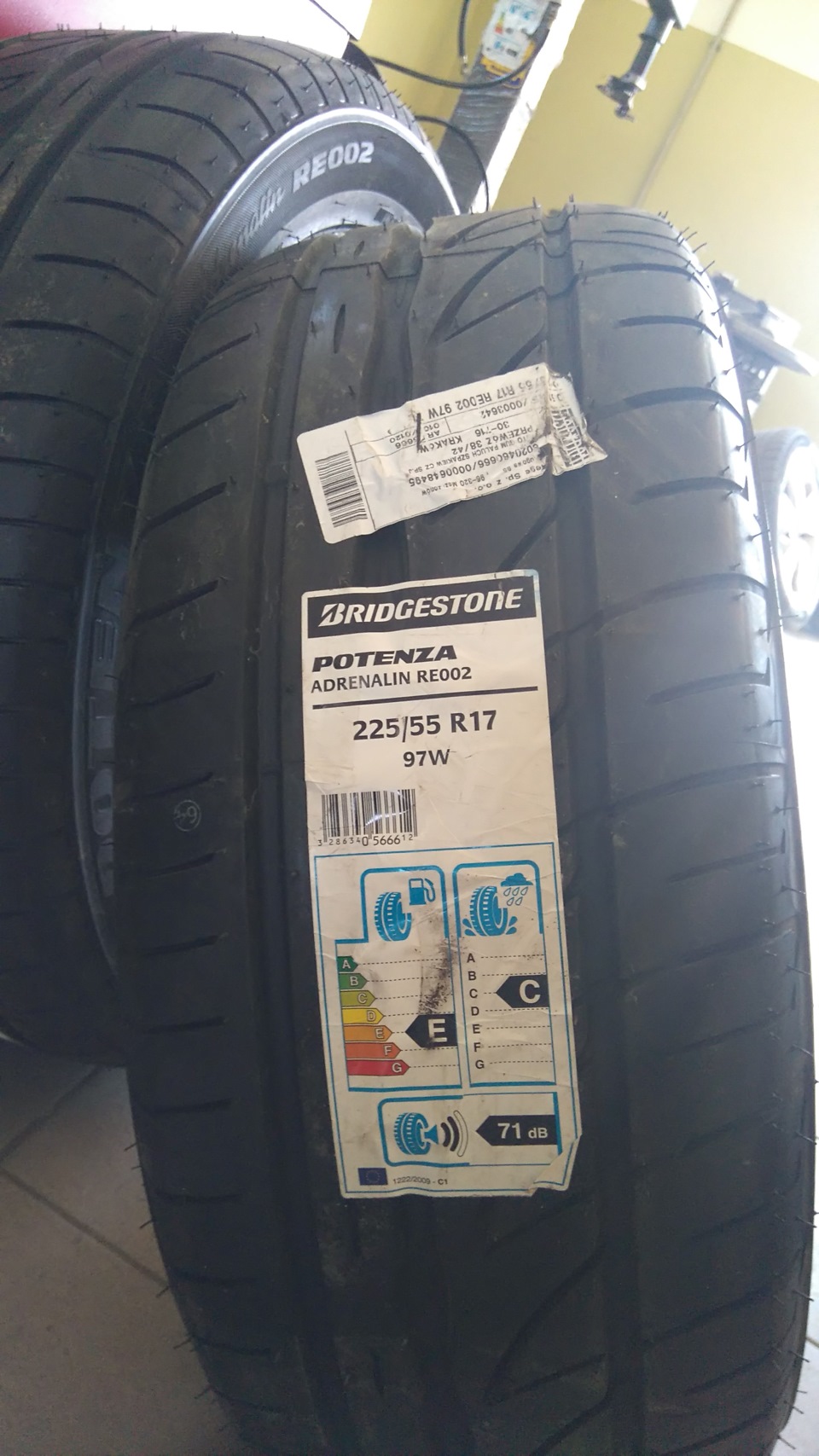 Перевзувся на літо Bridgestone Potenza RE002 225*55 R17 97W 1