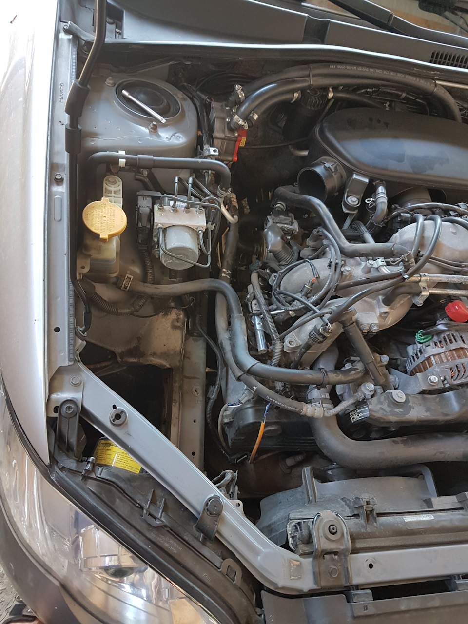 Регулювання клапанів EJ253 зняття клапанних кришок 3