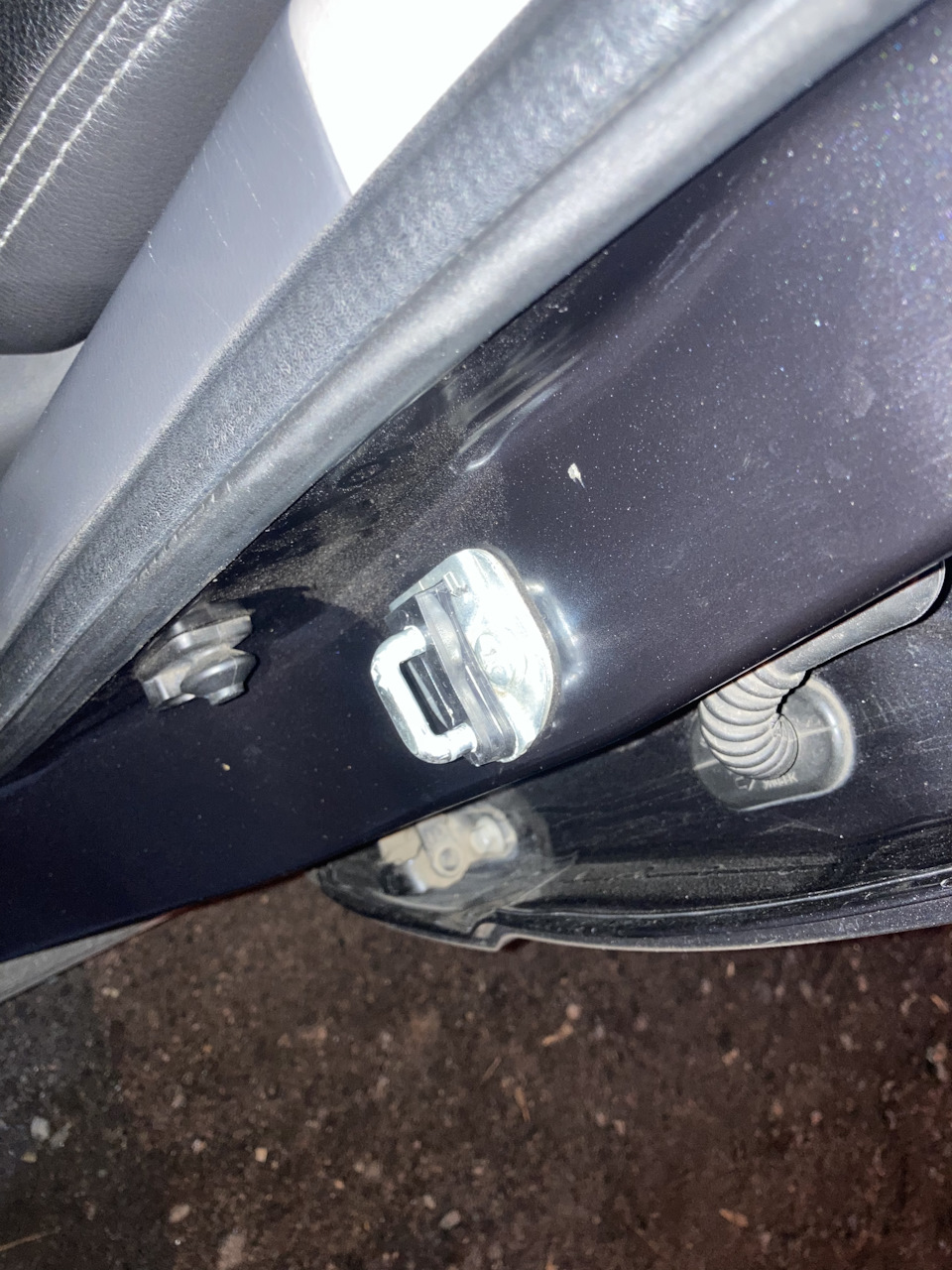 Відбійник дверей subaru 2