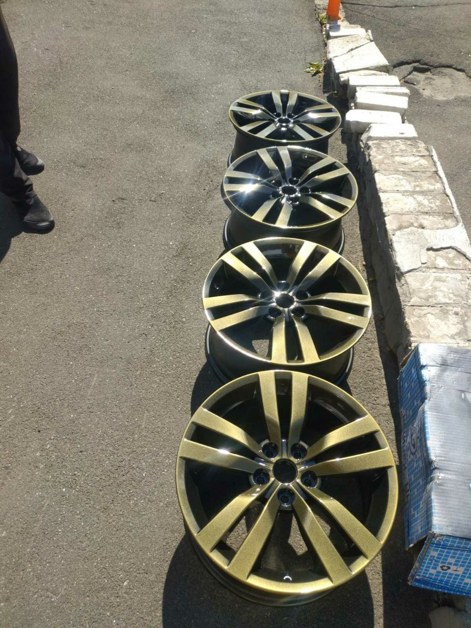 Пофарбував стокові диски WRX у золотистий колір 2