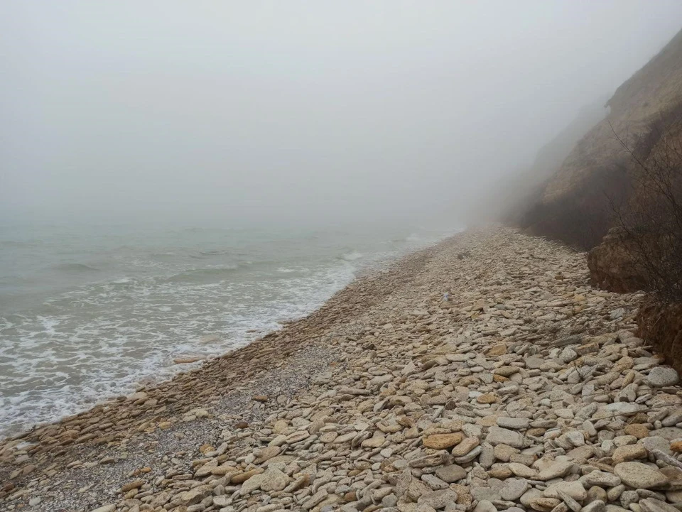 Розбили скло.