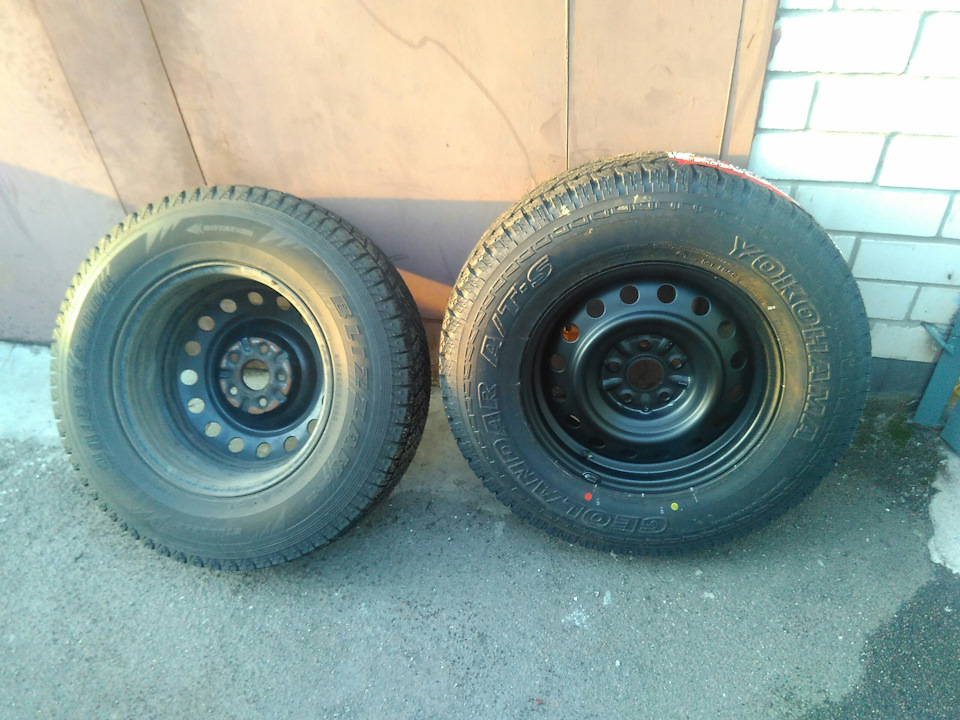 Літня гума Yokohama Geolandar A/TS 215-80 r16 3