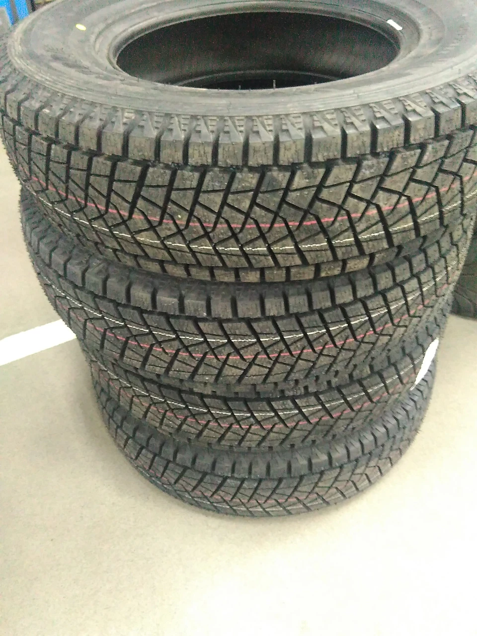 Зимова гума 215/80 R16 Bridgestone Blizzak DM-Z3