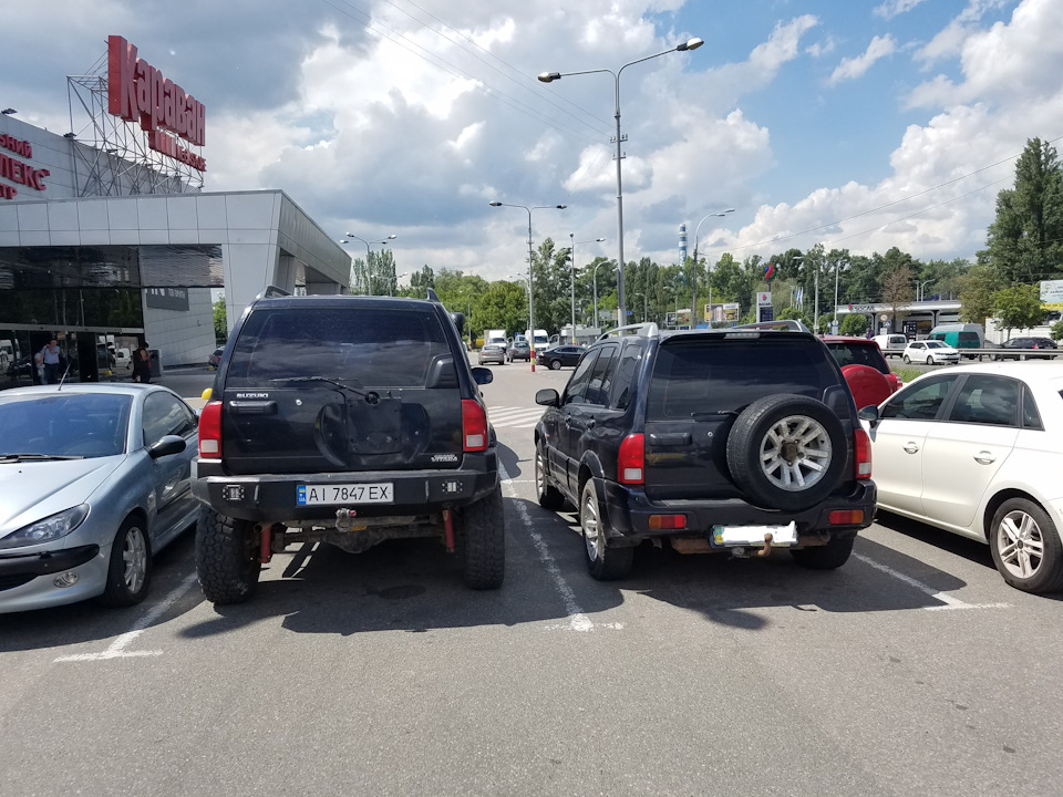 На парковці... 3