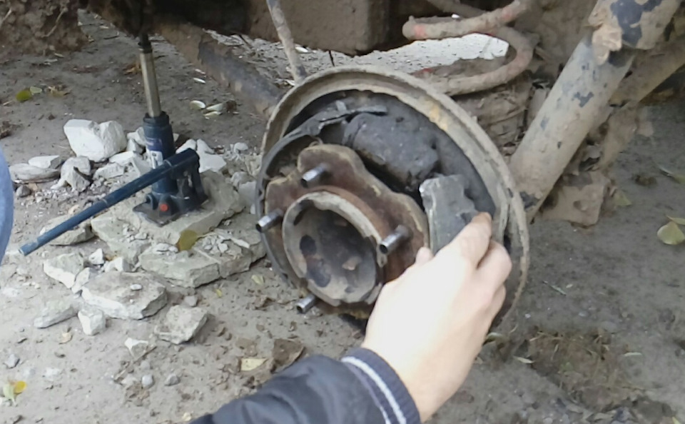 Зоклинило заднє колесо. 3