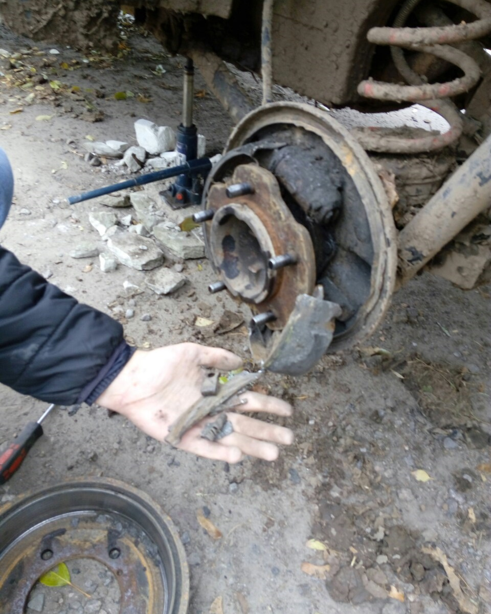 Зоклинило заднє колесо. 2