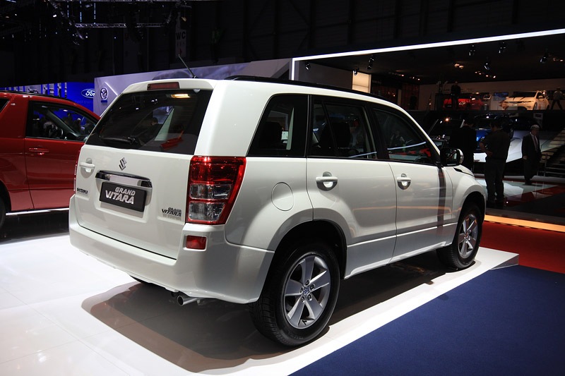 Оновлена ​​Suzuki Grand Vitara 2011 2