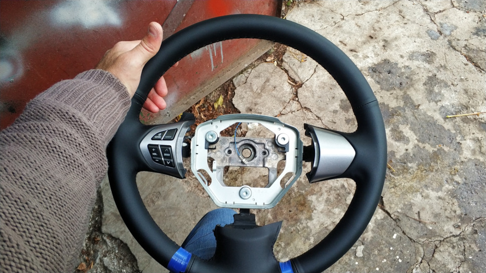 Оббиваю двері шкірою замовника 😁 2