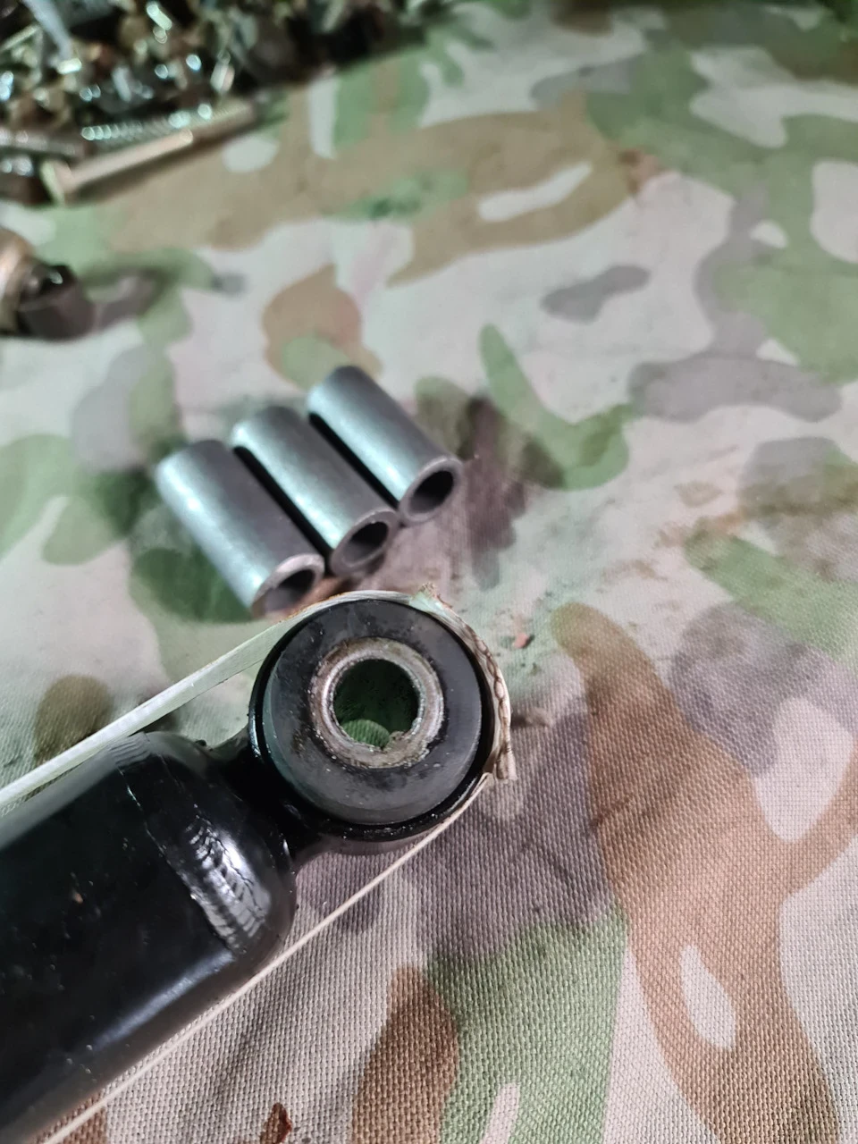 Встановлення задніх довгохідних амортизаторів