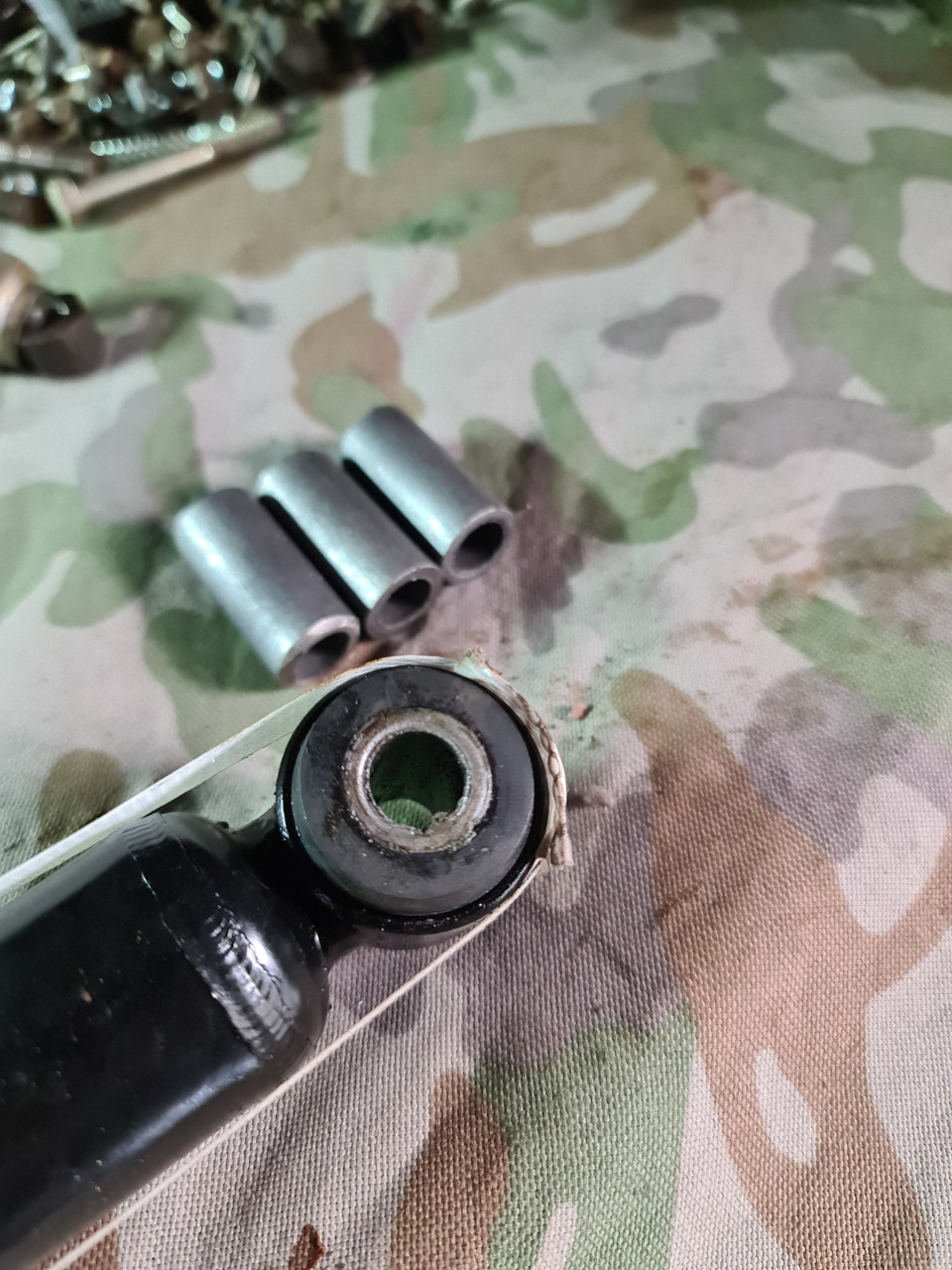 Встановлення задніх довгохідних амортизаторів 1