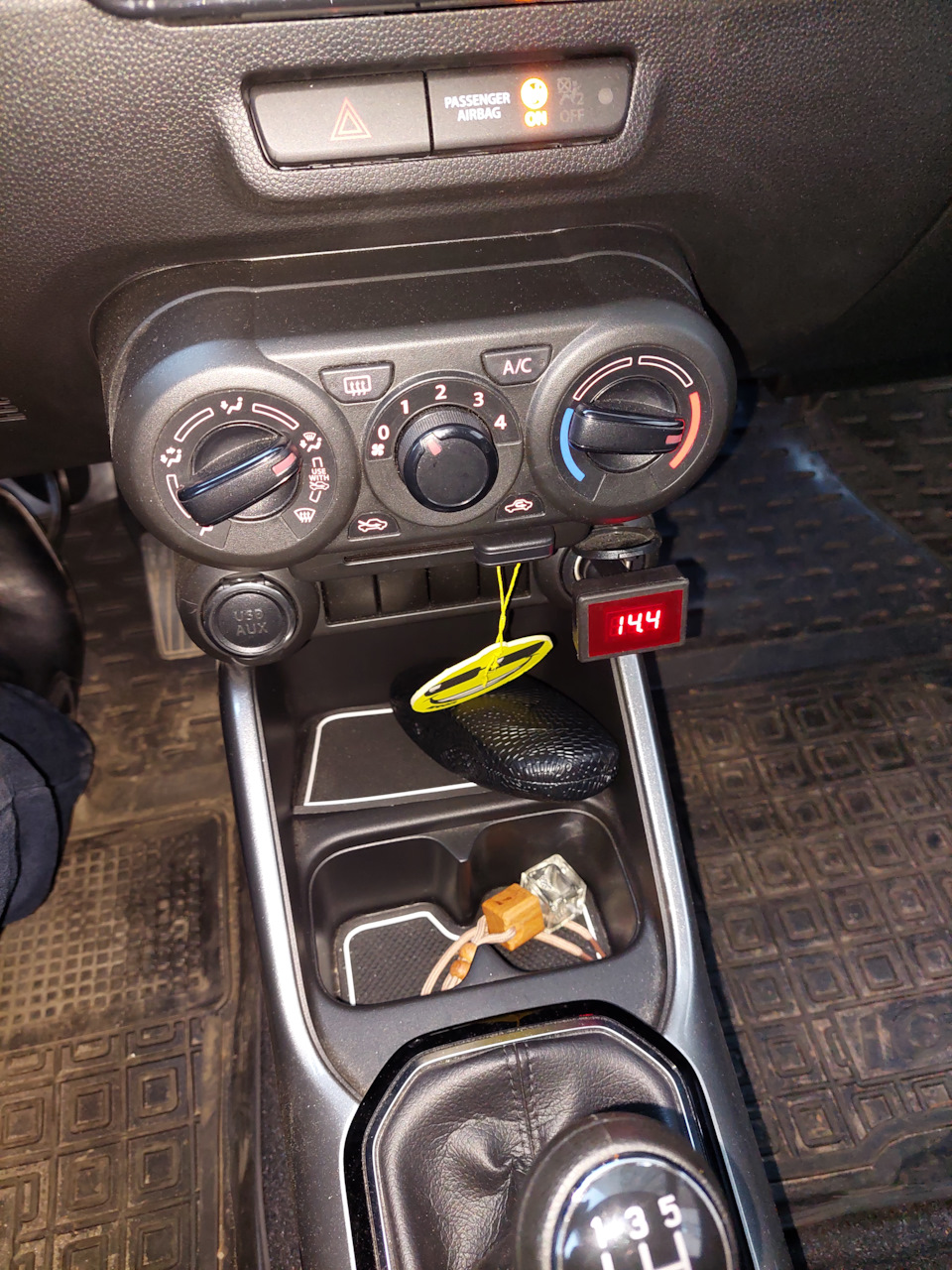 Накидка з підігрівом для Suzuki Ignis (2G) 5