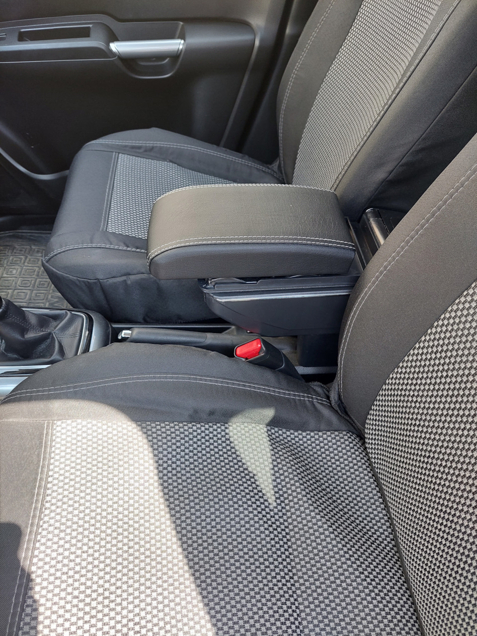 Підлокітник для Suzuki Ignis (2G) 1
