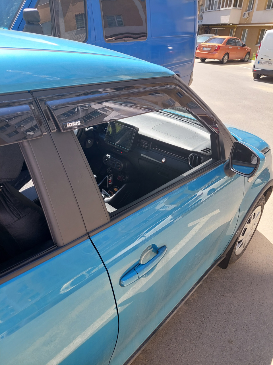 Встановлення дефлекторів вітру та дощу на Suzuki Ignis (2G) 1