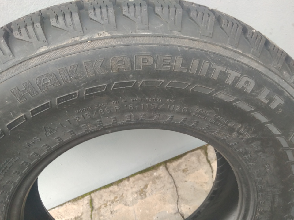 Зимова гума Nokian Hakkapeliitta LT2 215/85 R16 3