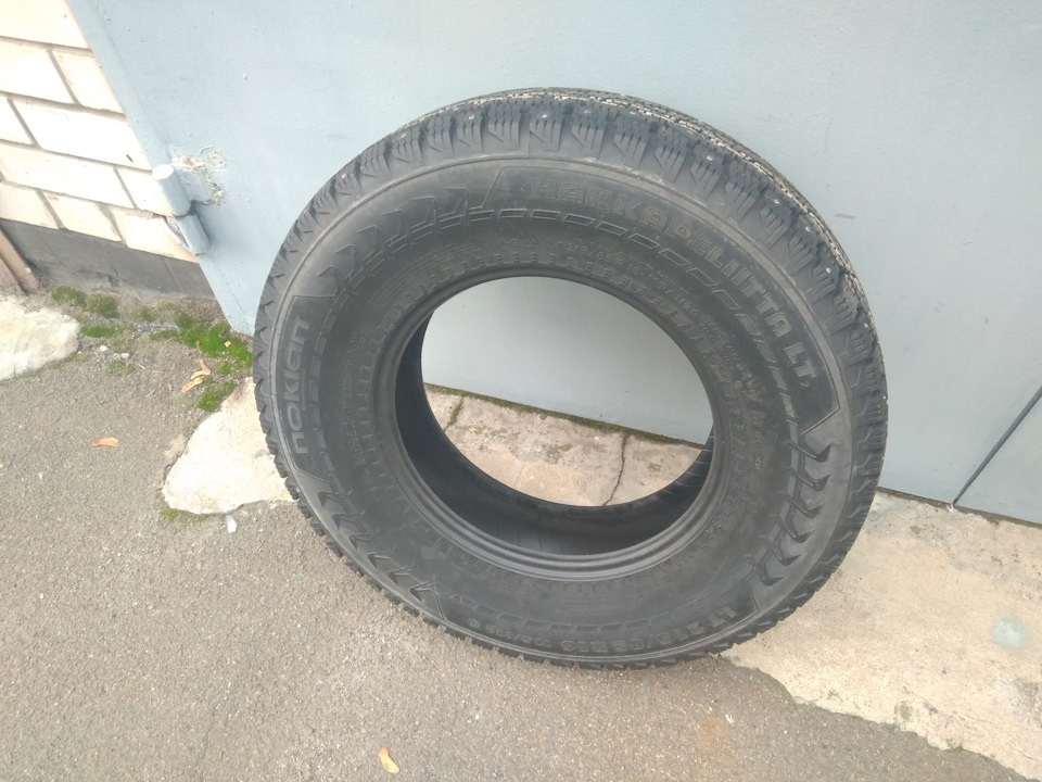 Зимова гума Nokian Hakkapeliitta LT2 215/85 R16 2
