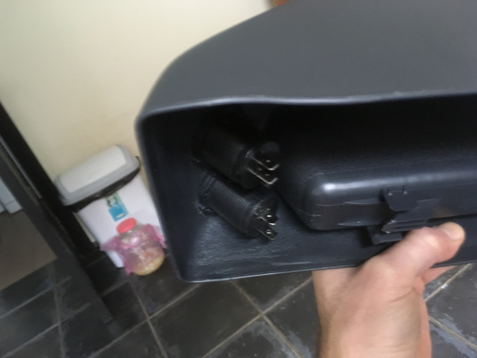 Додаткові розетки USB 12 V у Suzuki Jimny (version 2.0) 5