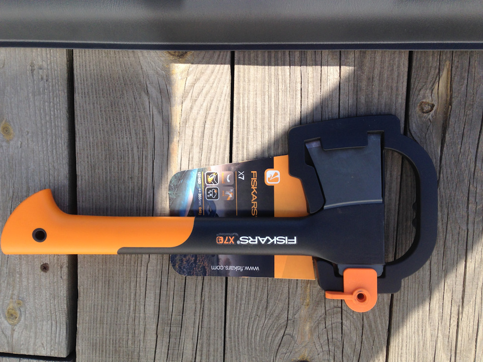 Fiskars X7 в Suzuki Jimny 1