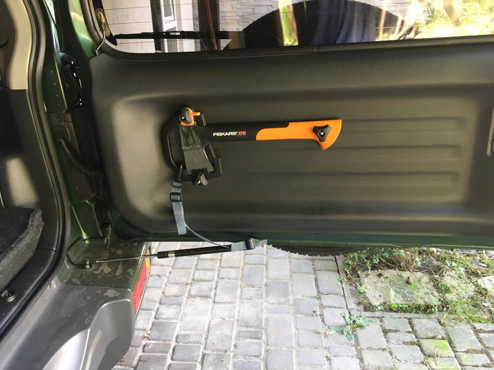 Обмежувач відчинення дверей багажника Suzuki Jimny 3