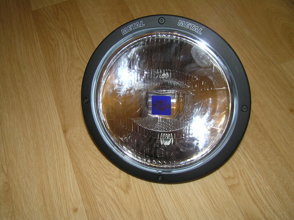 Нова оптика Hella Luminator Metal 4