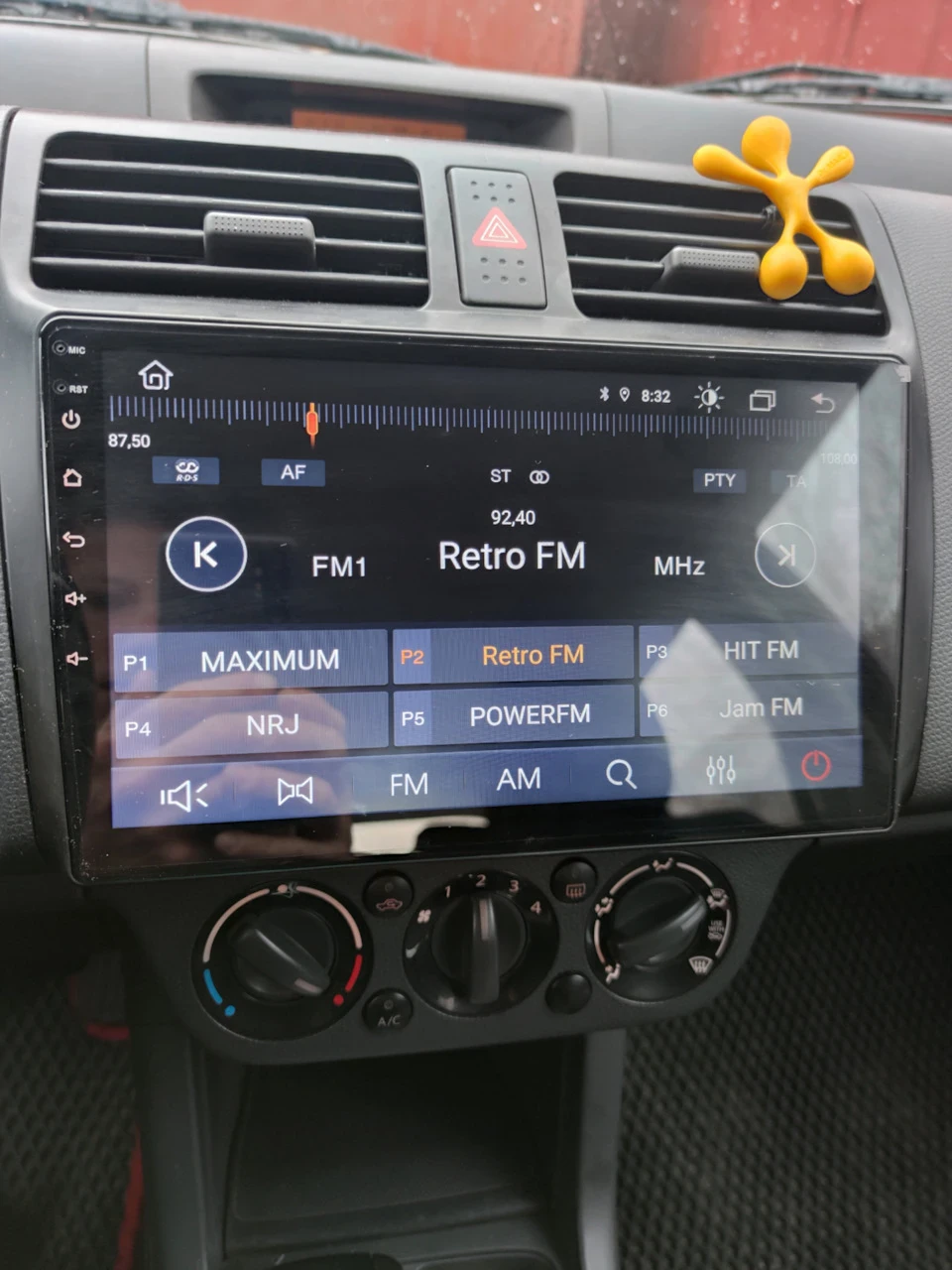 Автомагнітола