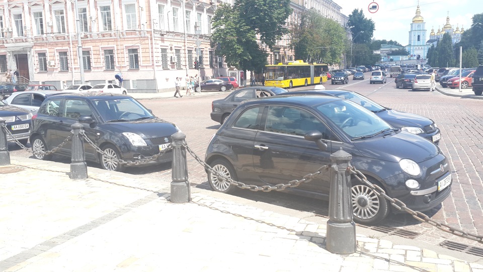 Swift Sport vs Fiat 500 3