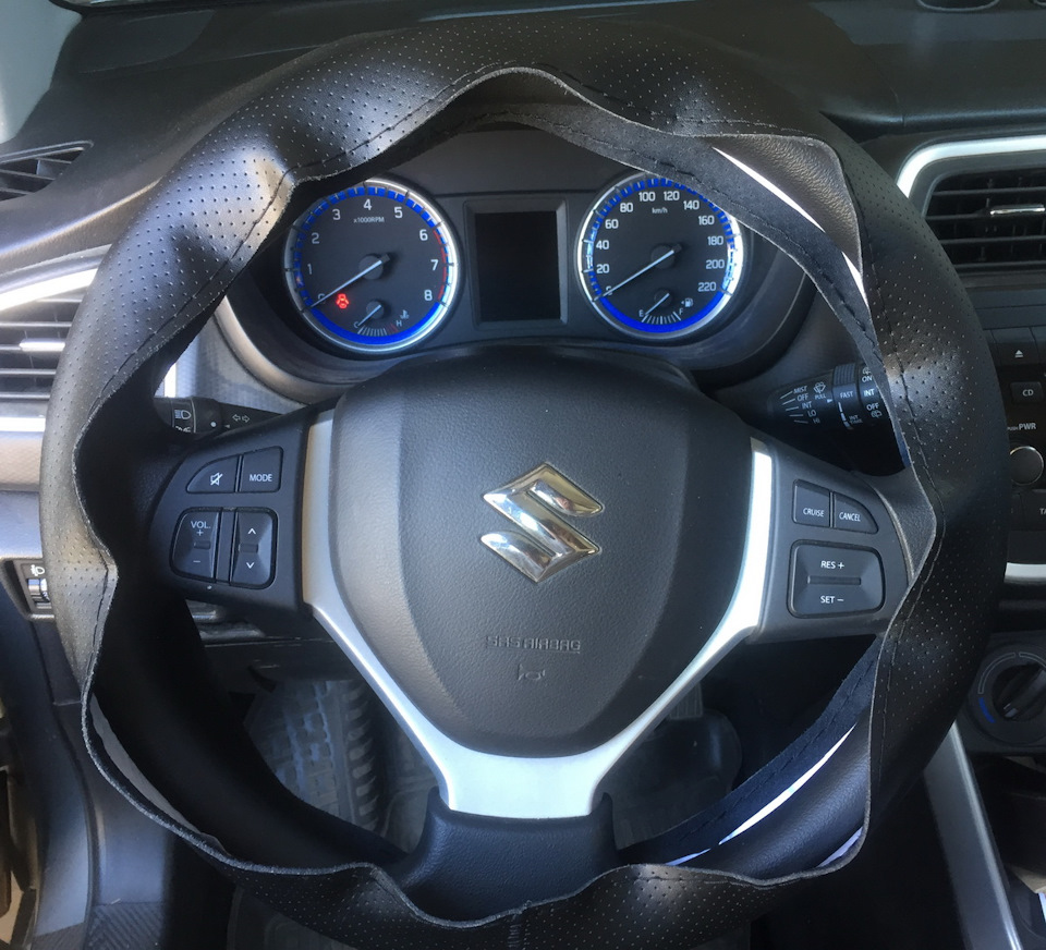 Оплетка на кермо Suzuki SX4 S-cross 5