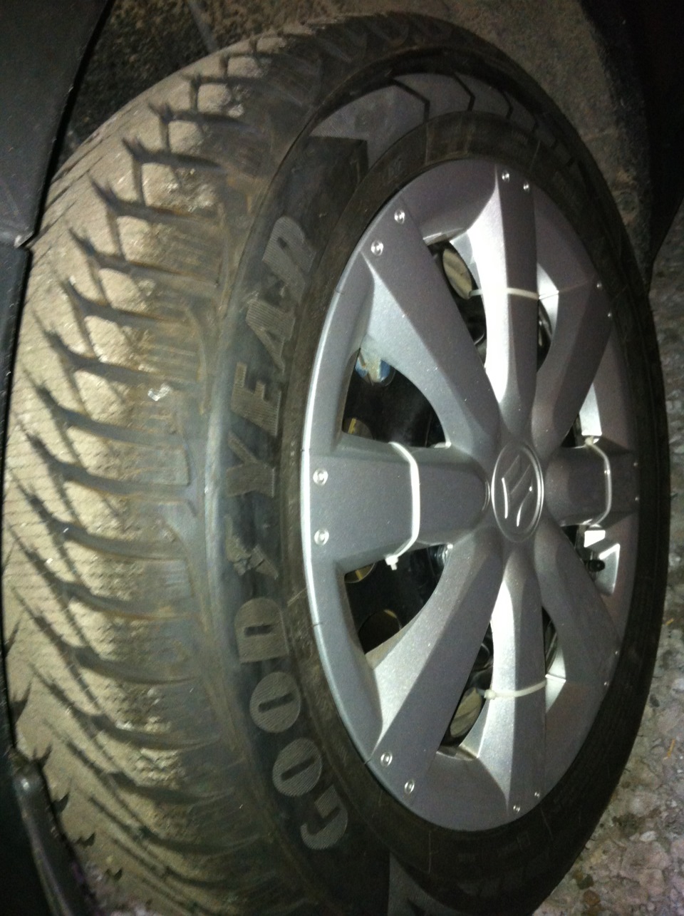 Зимові шини Goodyear - модель Ultra Grip 8 4