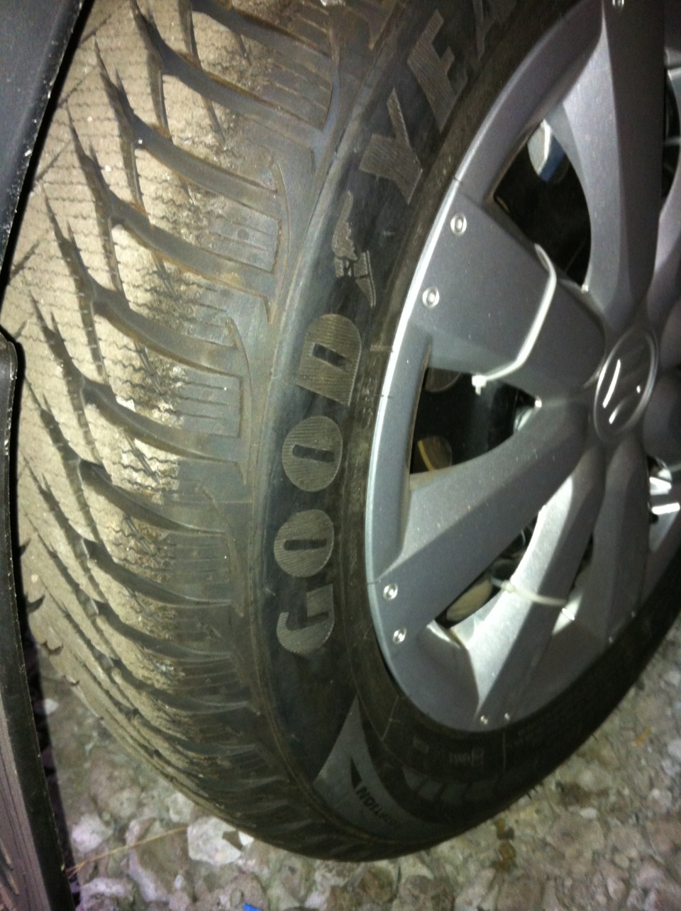 Зимові шини Goodyear - модель Ultra Grip 8 3