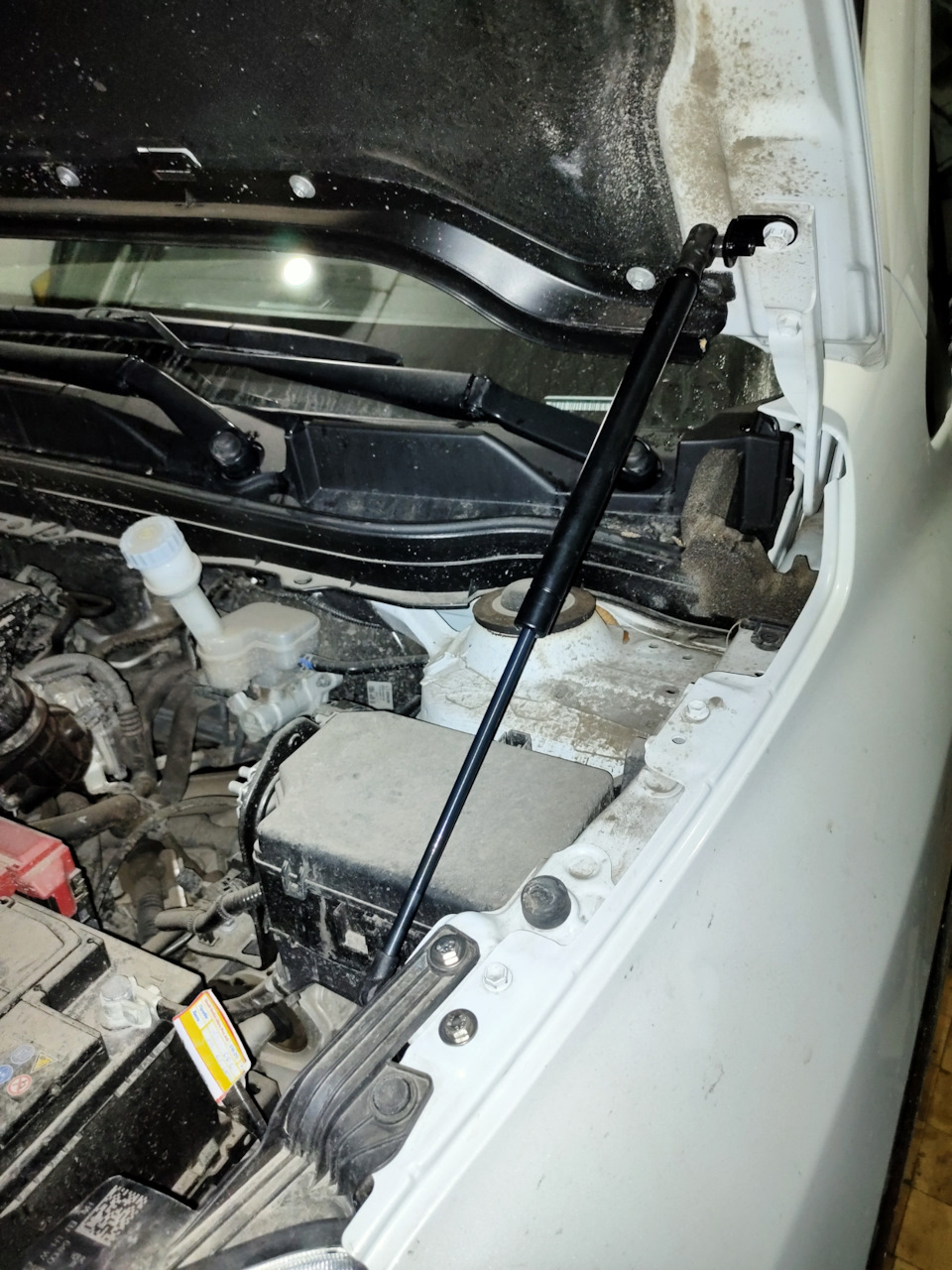 Газовий упор капота Suzuki sx4 3