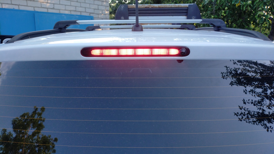 Led у верхній стоп та Led у підсвічування номера ;) 1