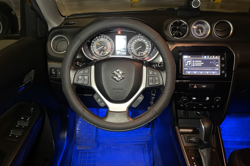 Шкіряний чохол на кермо Suzuki Vitara 1.4 turbo 5