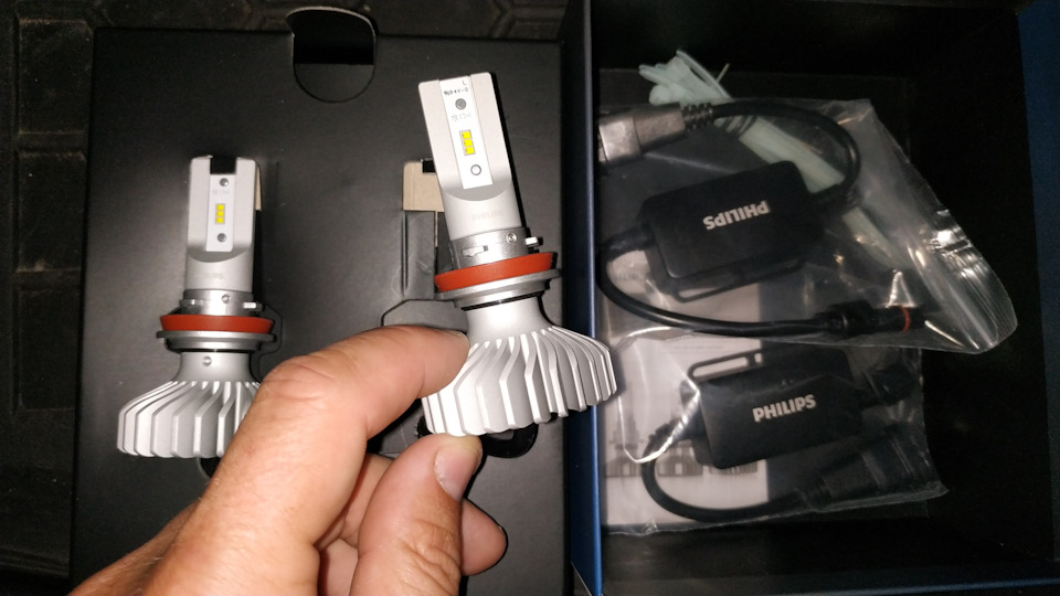 Купив Led лампочки на ближнє світло на Suzuki Vitara AT 4WD S LED лампа Philips X-treme Ultinon +200% H11 5800K 11362XUX2 5