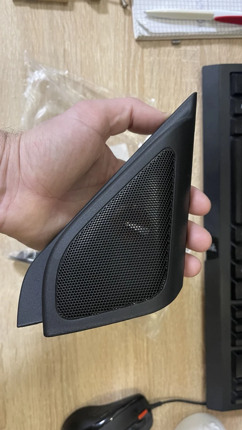 Купив кутки твітерів від комплектації GLX Suzuki Vitara, пищалки Harman Kardon від bmw