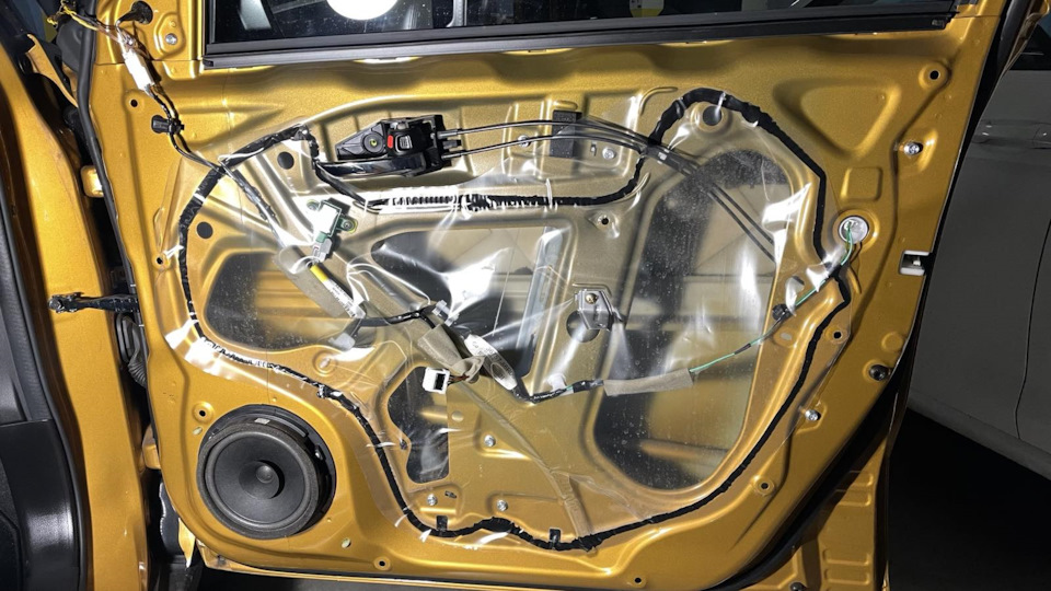 Шумоізоляція дверей Suzuki Vitara 1.4 turbo ALL GRIP 3